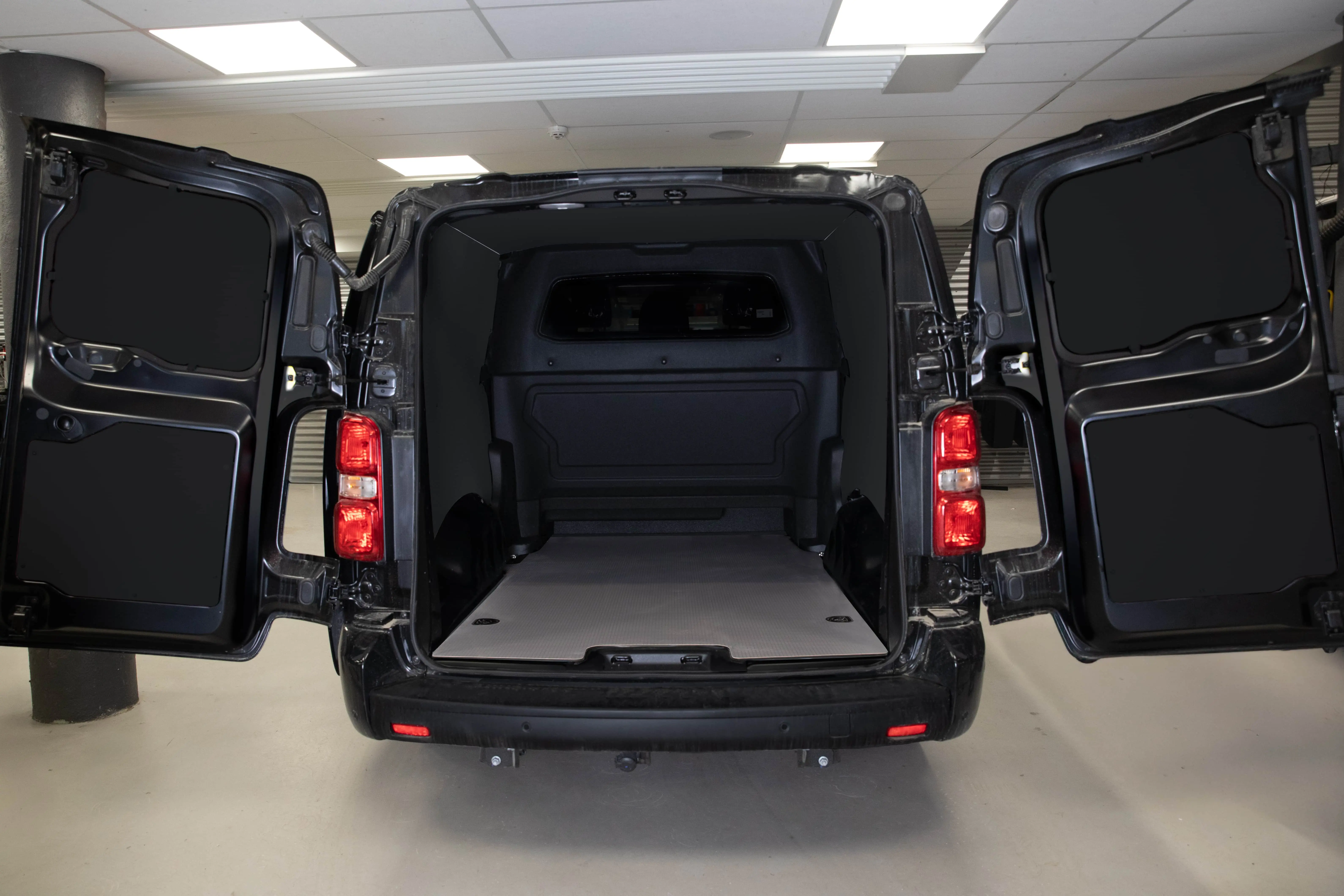 Gulv til Expert, Jumpy, ProAce, Vivaro og Scudo L3 dobbelt kabine